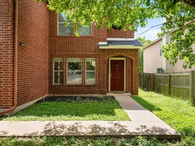Living area at 1408 Water Spaniel WAY - 3 bed 2 bath home