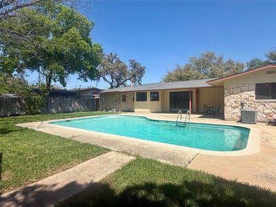 Property photo 3 at 141 Oaklane DR - 3 bed 2 bath home