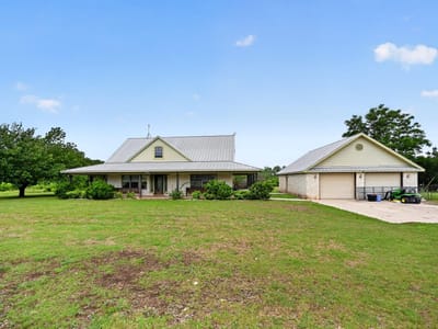 Living area at 1410 County Road 258 - 3 bed 2 bath home
