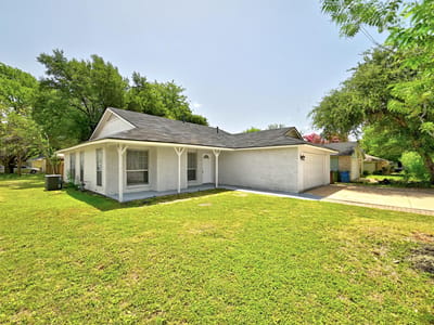 Living area at 1411 Bellmar DR - 3 bed 2 bath home