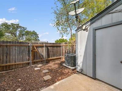 Living area at 1411 N Gracy Farms Ln N Unit #100 - 2 bed 2 bath home