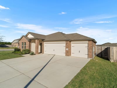 Photo 2 of 35 at 1412 Aquilla DR - 4 bed 3 bath home