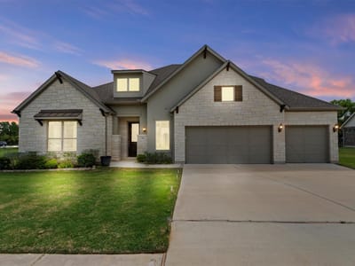 Living area at 1412 Scenic Oaks DR - 4 bed 3 bath home