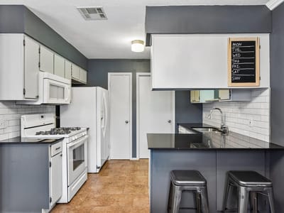 Primary bedroom at 1413 W Braker LN Unit #B - 2 bed 2 bath home