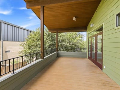 Living area at 1415 W 51st ST Unit #3 - 1 bed 1 bath home