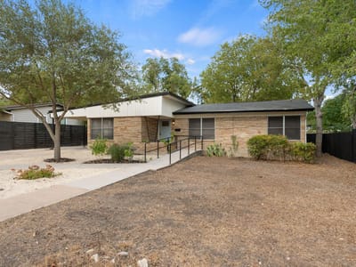 Property photo 3 at 1418 Larkwood DR - 3 bed 1 bath home