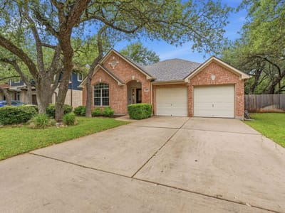 Living area at 1419 Brian Wood DR - 4 bed 2 bath home