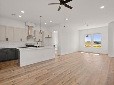 Property photo 3 at 142 Desperado LOOP - 3 bed 2 bath home
