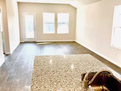 Kitchen at 1420 London Way - 4 bed 2 bath home