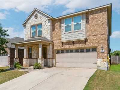 Living area at 1420 Verdana Dr - 4 bed 3 bath home