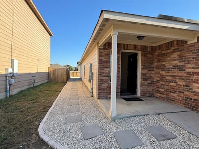 Property photo 2 at 1421 Breanna LN - 4 bed 2 bath home