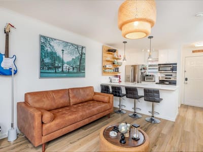 Living area at 1422 Collier ST Unit #102 - 1 bed 1 bath home