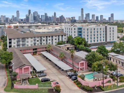 Living area at 1422  Collier St  #103 - 1 bed 1 bath home