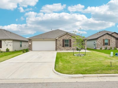 Living area at 1423 Athan Dr - 3 bed 2 bath home