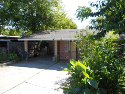 Living area at 1423 Berene Ave - 4 bed 2 bath home