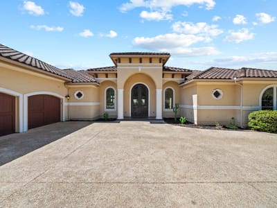 Living area at 143 Champion Way - 3 bed 3 bath home