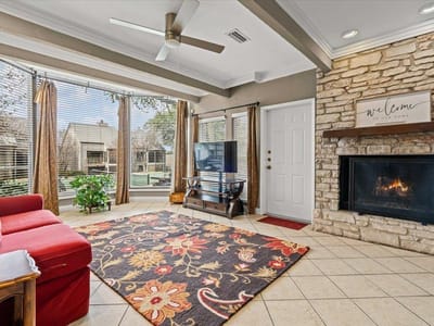 Living area at 143 World Of Tennis SQ Unit #D143 - 4 bed 4 bath home
