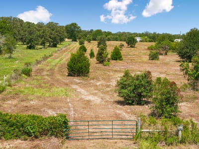 Photo 4 - 1430 Raymond Lehmann LN Photo 4 of 18 at 1430 Raymond Lehmann LN - Ledbetter, Ledbetter, TX