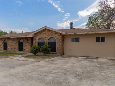 Living area at 1430 State Highway 46 S - 3 bed 2 bath home