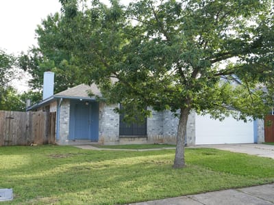 Living area at 14305 Levering ST - 3 bed 2 bath home