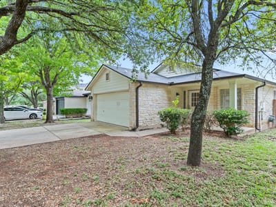Living area at 14320 Teacup LN - 3 bed 2 bath home