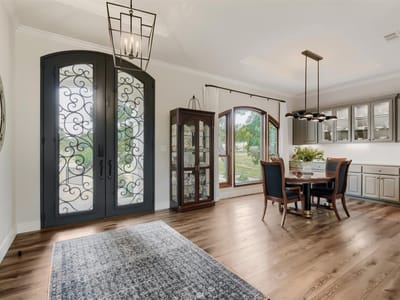 Living area at 1441 Kemp Hills DR - 8 bed 5 bath home