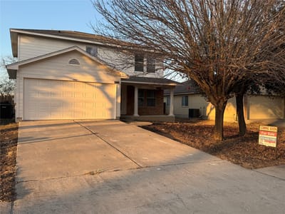 Living area at 1444 Kenneys WAY - 3 bed 2 bath home