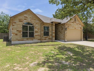 Living area at 145 Cardinal LOOP - 4 bed 2 bath home