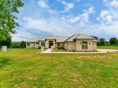 Living area at 145 Pavilion DR - 3 bed 3 bath home