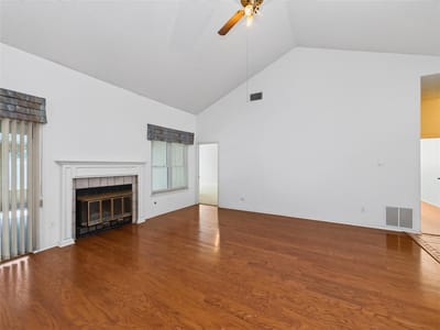 Photo 4 of 36 at 14607 Sandy Side DR - 3 bed 2 bath home