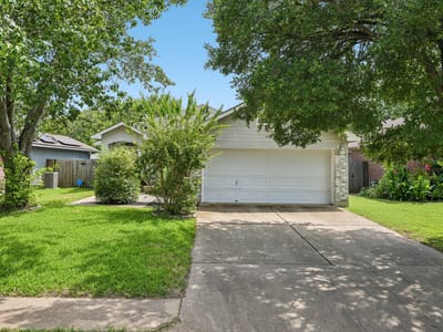 Living area at 14611 Highsmith ST - 3 bed 2 bath home