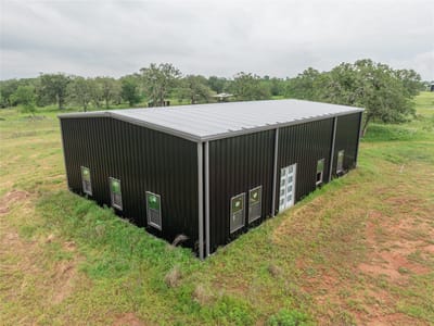Living area at 1473 Highsmith RD - Pettus, Luling, TX
