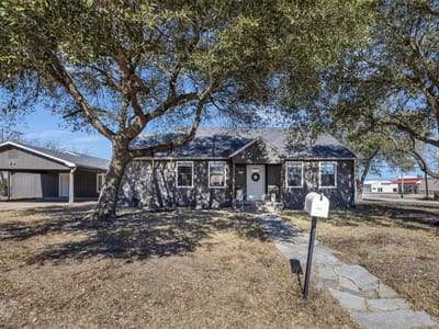 Living area at 1479 E Hempstead St - Knox, Giddings, TX