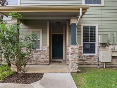 Living area at 1481 E Old Settlers Blvd Unit #1502 - 2 bed 2 bath home