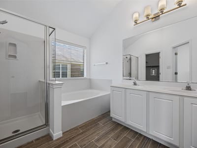 Bathroom at 1485 Rainbow Parke DR - 3 bed 2 bath home