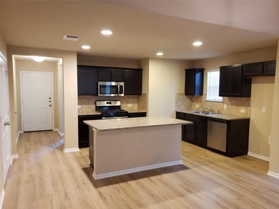 Property photo 4 at 14905 Harkness PASS - 4 bed 2 bath home