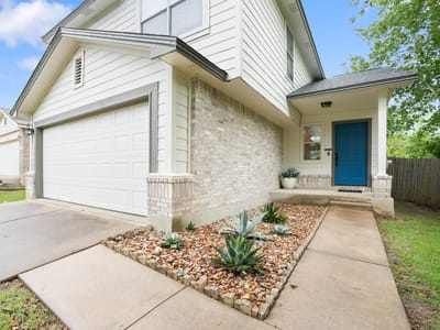 Living area at 14917 Sassafras TRL - 3 bed 2 bath home