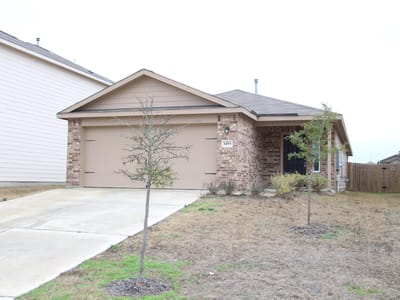 Living area at 1493 Breanna LN - 3 bed 2 bath home