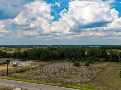 Photo 3 of 10 at 150 Luna CT - Dale, Dale, TX