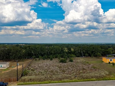 Photo 4 of 10 at 150 Luna CT - Dale, Dale, TX