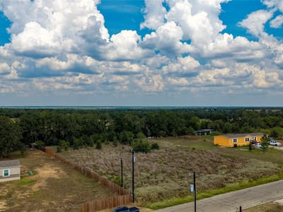 Photo 5 of 10 at 150 Luna CT - Dale, Dale, TX