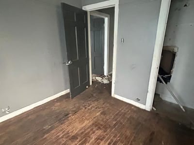 Photo 2 of 7 at 150 Ricardo ST - 4 bed 1 bath home