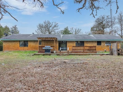 Primary bedroom at 150 Turner Ln - 3 bed 3 bath home