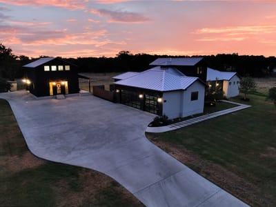 Living area at 150 Wandering Oak CIR - 5 bed 3 bath home