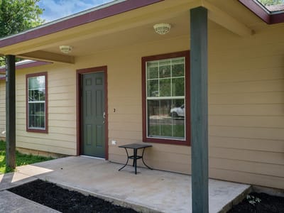 Living area at 1500 Clyde ST - 3 bed 1 bath home