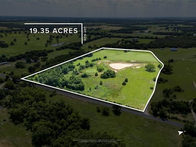 Living area at 1500 County Road 481 - none, Thrall, TX