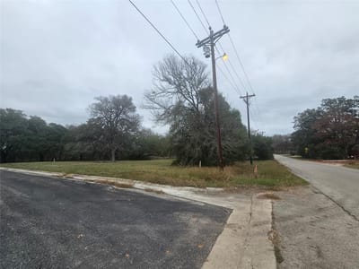 Living area at 1500 Forest LN - Century Oaks Two Subd, Lockhart, TX