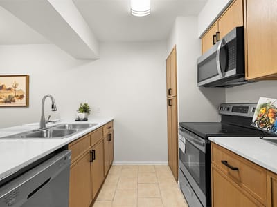 Photo 4 of 26 at 1500 Northwest BLVD Unit #417 - 2 bed 1 bath home
