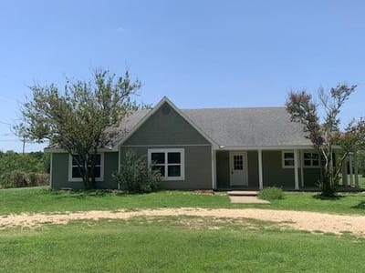 Living area at 1501 N Burleson St - 3 bed 2 bath home