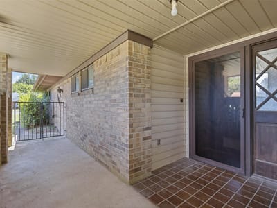 Living area at 1501 Okelley RD - 3 bed 2 bath home